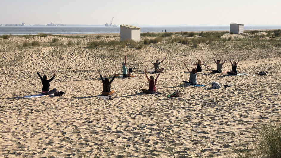 Yoga in de duinen